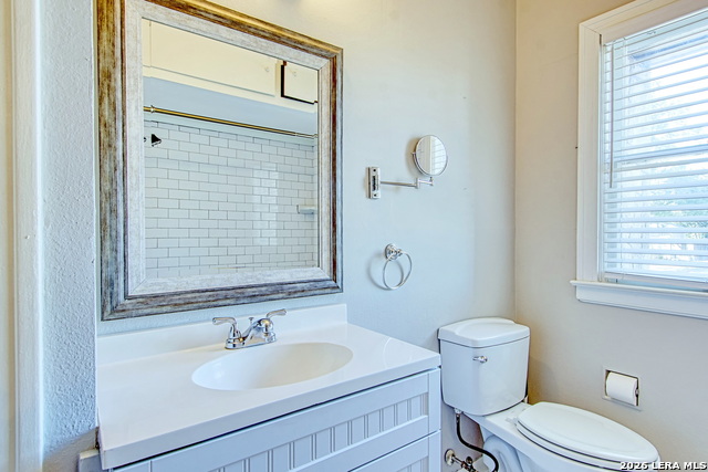 Image 32 of 39 For 204 Lovera Blvd