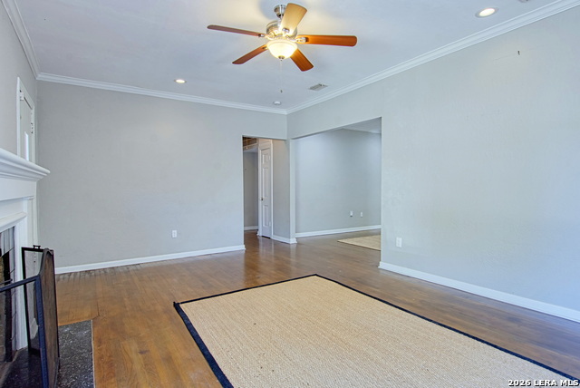 Image 6 of 39 For 204 Lovera Blvd