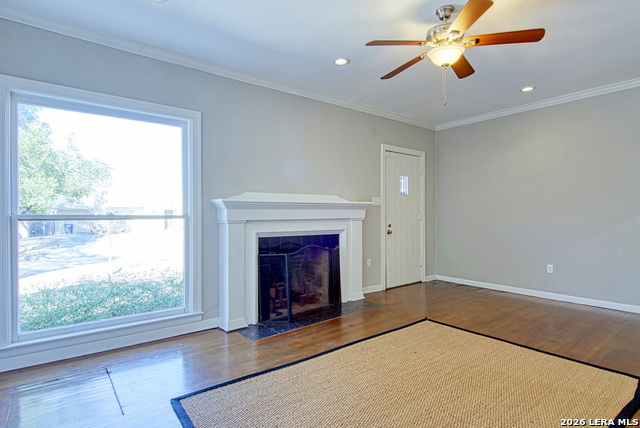 Image 7 of 39 For 204 Lovera Blvd