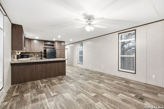 Image 28 of 67 For 2383 Tomblin