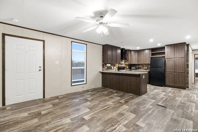 Image 30 of 67 For 2383 Tomblin