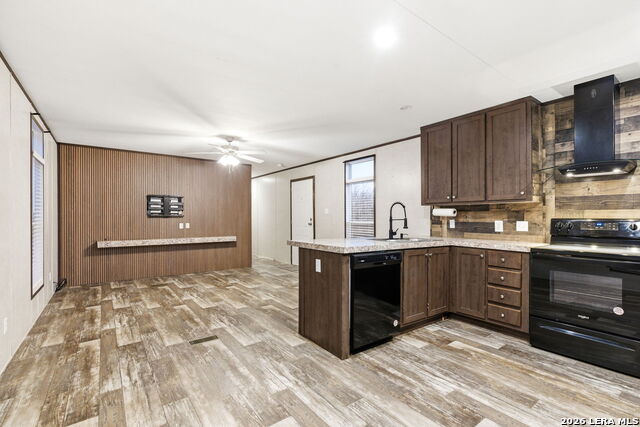 Image 32 of 67 For 2383 Tomblin