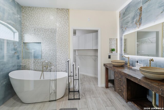 Image 22 of 33 For 9218 Tay Dr  