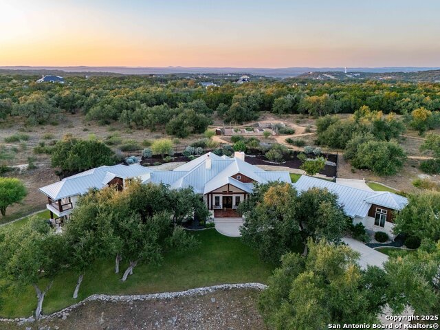 Listing photo id 101 for 1043 Twin River