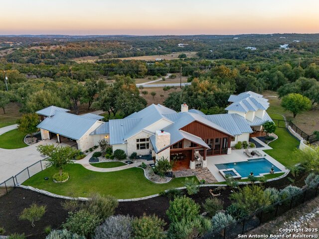 Listing photo id 11 for 1043 Twin River
