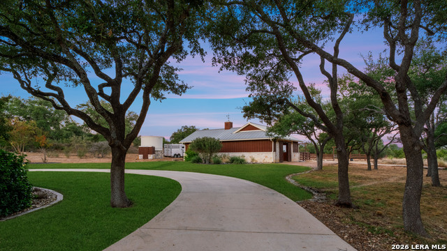 Listing photo id 3 for 1043 Twin River
