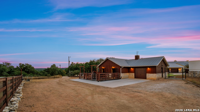 Listing photo id 4 for 1043 Twin River
