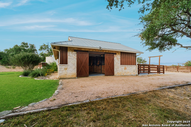Listing photo id 74 for 1043 Twin River