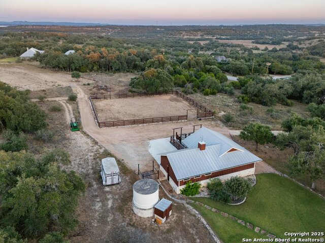 Listing photo id 76 for 1043 Twin River
