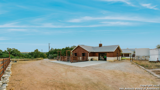 Listing photo id 80 for 1043 Twin River