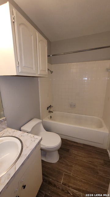 Image 10 of 24 For 521-523 Southtrail Drive