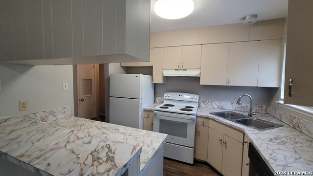 Image 2 of 24 For 521-523 Southtrail Drive