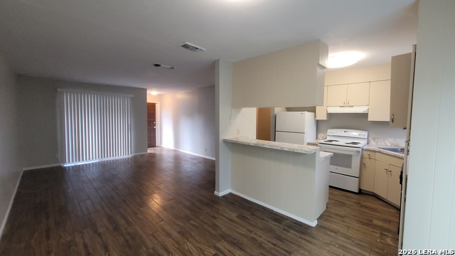 Image 7 of 24 For 521-523 Southtrail Drive