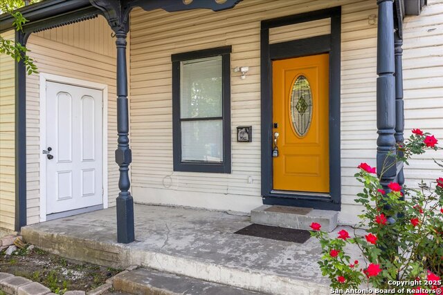 Image 2 of 46 For 302 Lamar  