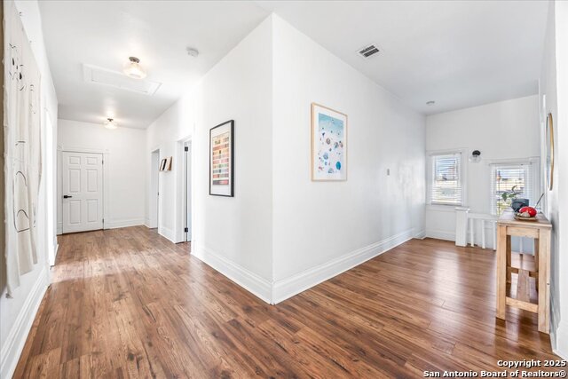 Image 25 of 46 For 302 Lamar  