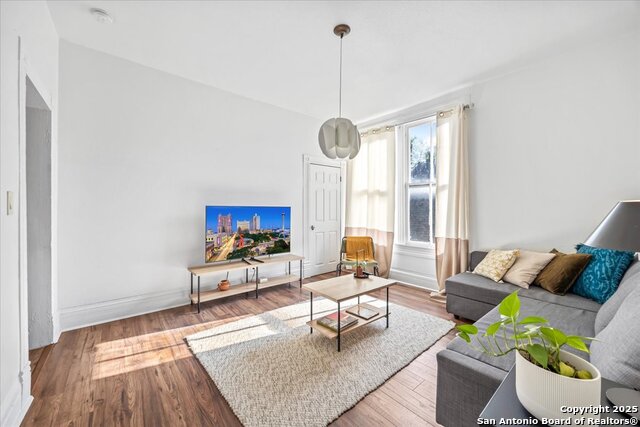 Image 27 of 46 For 302 Lamar  