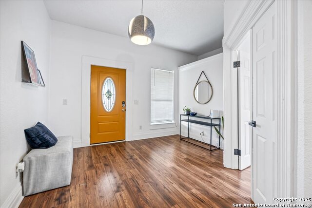 Image 3 of 46 For 302 Lamar  