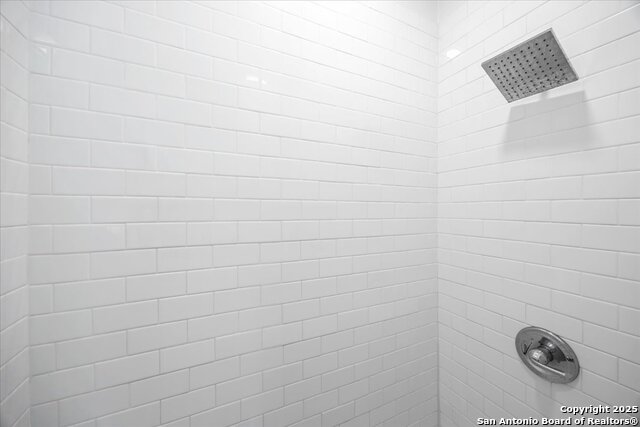 Image 39 of 46 For 302 Lamar  