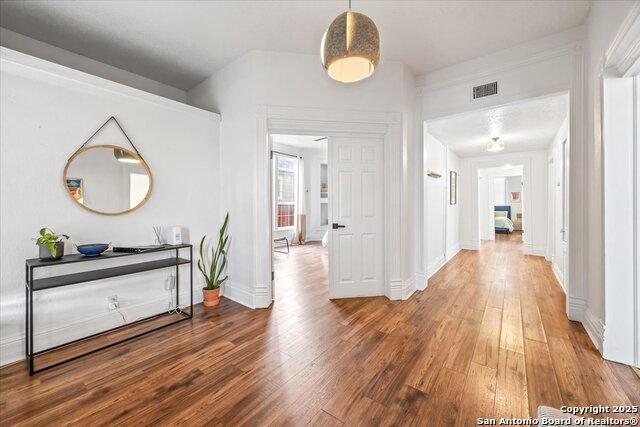 Image 4 of 46 For 302 Lamar  