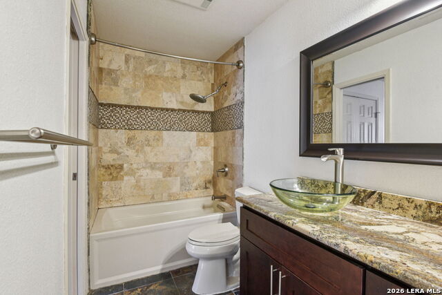 Image 14 of 20 For 11520 Huebner  504