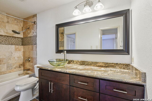 Image 15 of 20 For 11520 Huebner  504