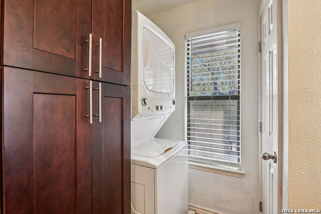 Image 16 of 20 For 11520 Huebner  504