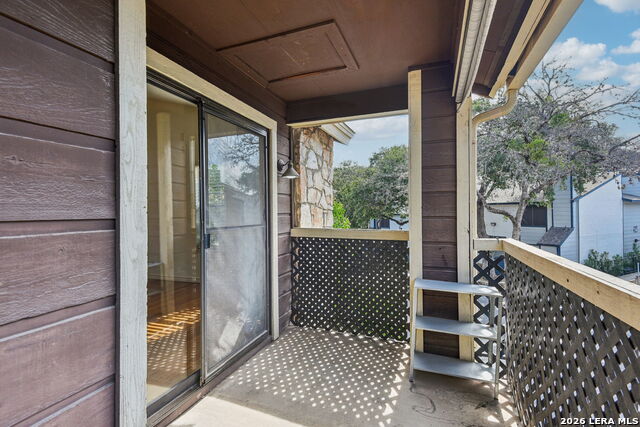 Image 17 of 20 For 11520 Huebner  504