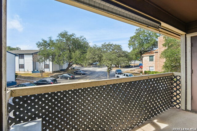 Image 18 of 20 For 11520 Huebner  504