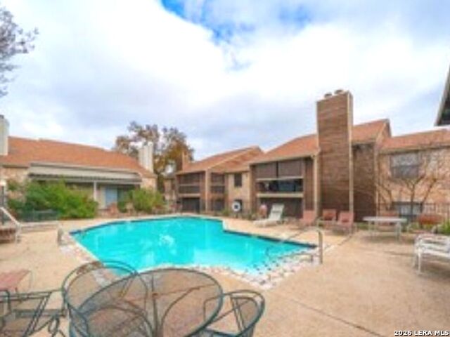 Image 19 of 20 For 11520 Huebner  504