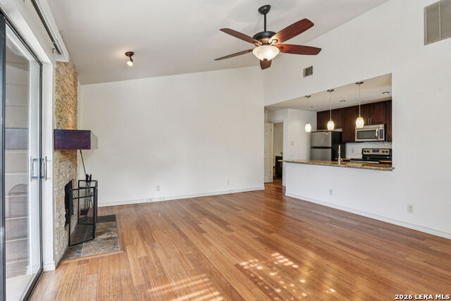 Image 7 of 20 For 11520 Huebner  504