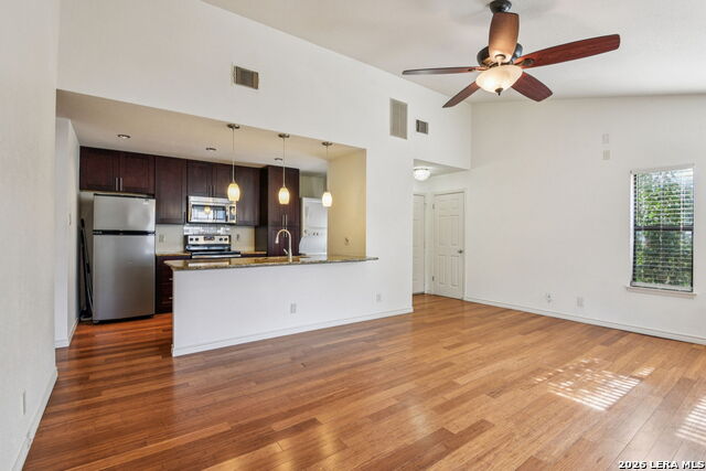 Image 8 of 20 For 11520 Huebner  504