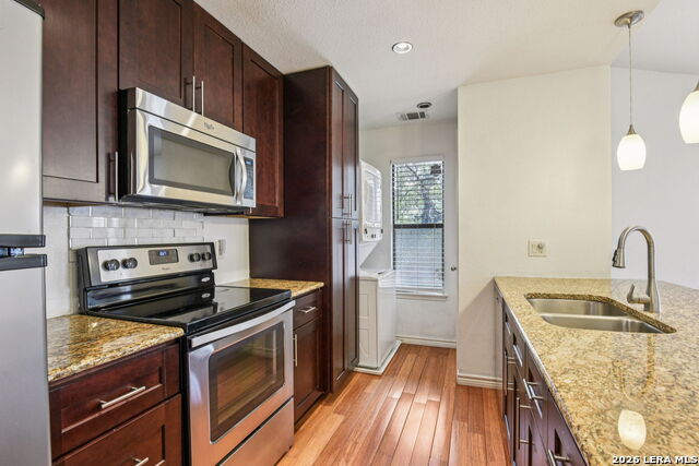 Image 9 of 20 For 11520 Huebner  504