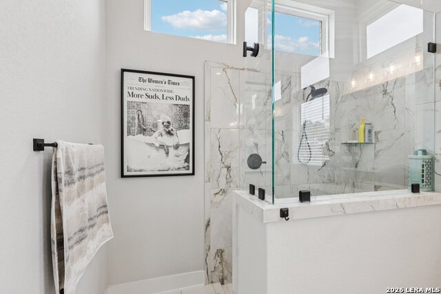 Listing photo id 29 for 156 Moon  