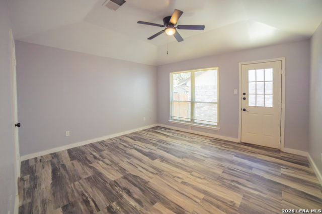 Listing photo id 11 for 9519 Brook Green