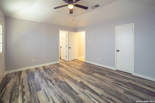 Listing photo id 12 for 9519 Brook Green