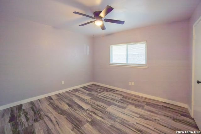 Listing photo id 4 for 9519 Brook Green