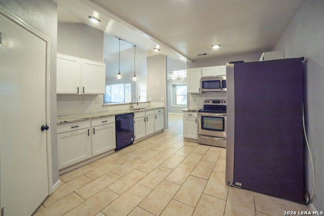 Listing photo id 5 for 9519 Brook Green