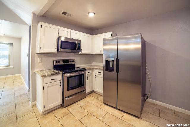 Listing photo id 6 for 9519 Brook Green