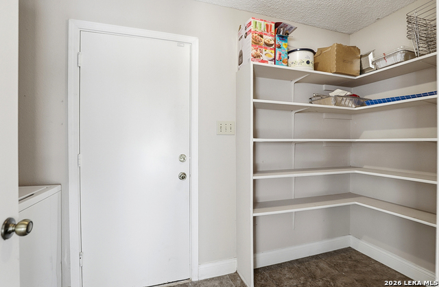 Image 7 of 20 For 9918 Kelton Dr