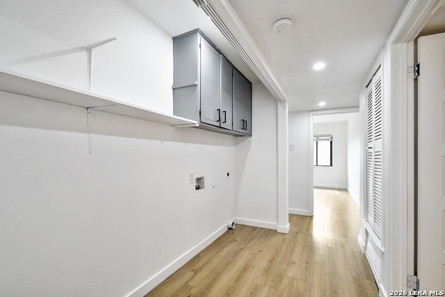 Image 12 of 32 For 568 Quill Dr W