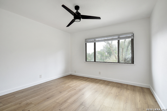 Image 13 of 32 For 568 Quill Dr W