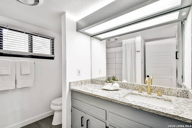 Image 15 of 32 For 568 Quill Dr W