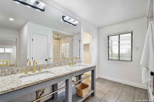 Image 18 of 32 For 568 Quill Dr W