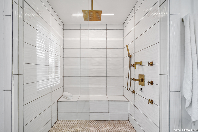 Image 19 of 32 For 568 Quill Dr W