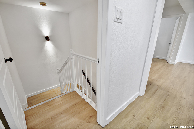 Image 20 of 32 For 568 Quill Dr W