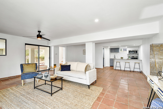 Image 22 of 32 For 568 Quill Dr W