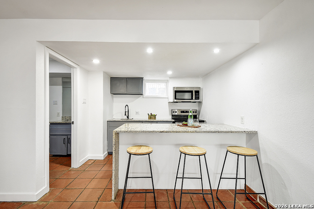 Image 23 of 32 For 568 Quill Dr W