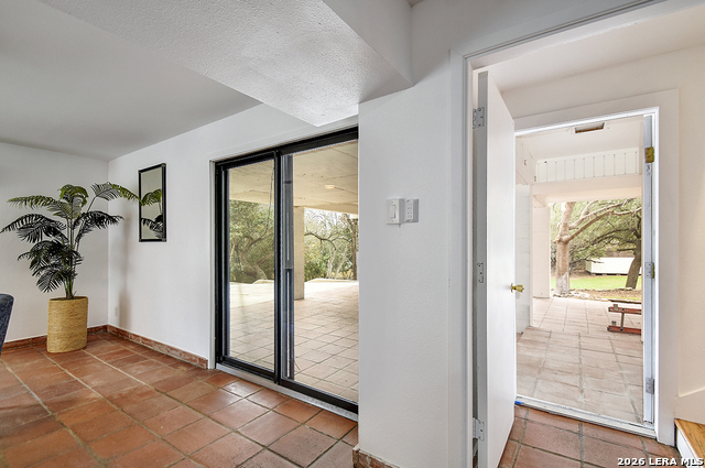 Image 25 of 32 For 568 Quill Dr W