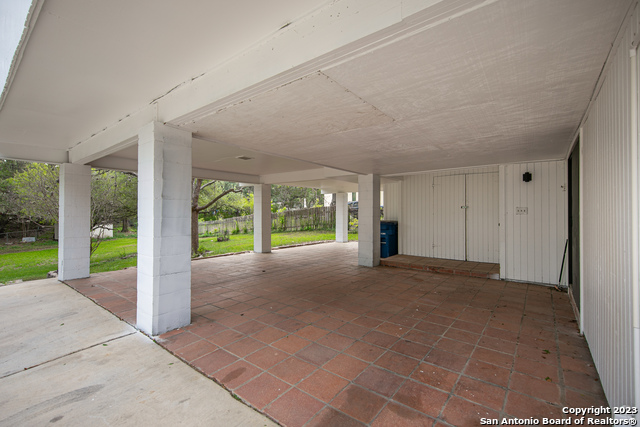 Image 26 of 32 For 568 Quill Dr W