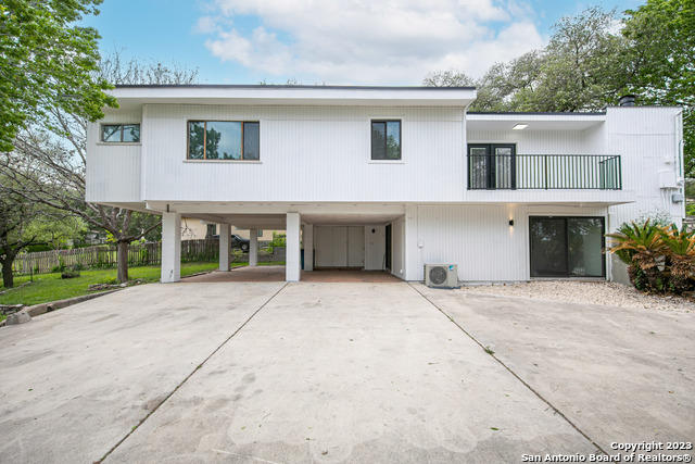 Image 27 of 32 For 568 Quill Dr W